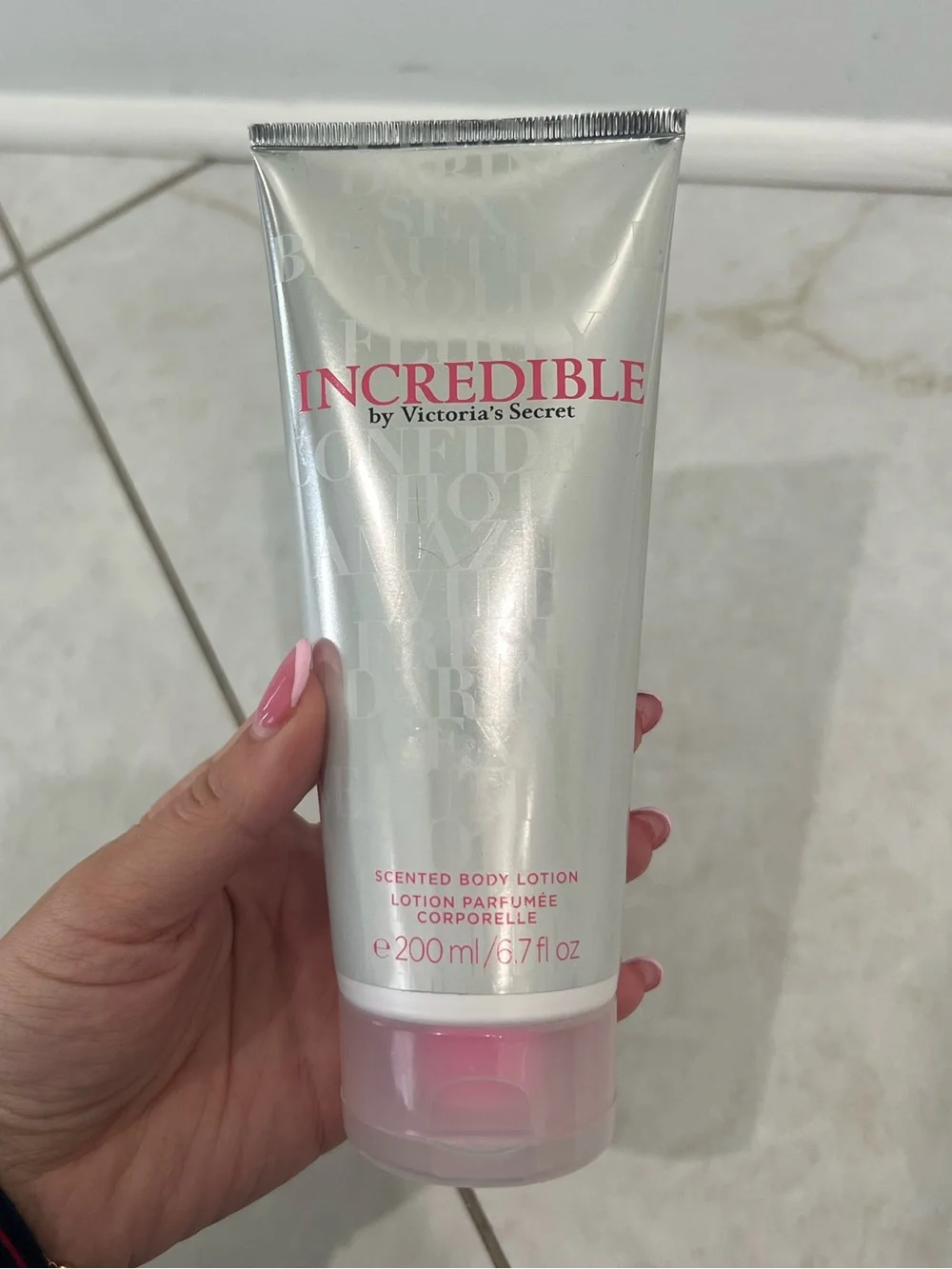 VICTORIA'S SECRET INCREDIBLE SCENTED BODY LOTION